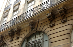 Balcon 1 rue du Mail à Paris