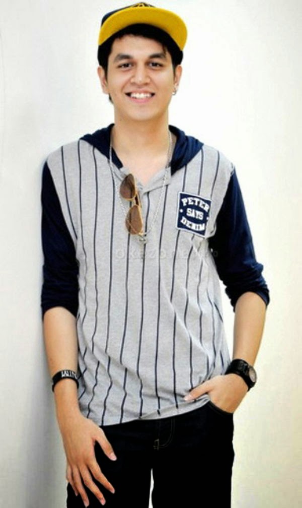 Foto Kevin Julio terbaru pakai topi Foto Kevin Julio terbaru pakai topi