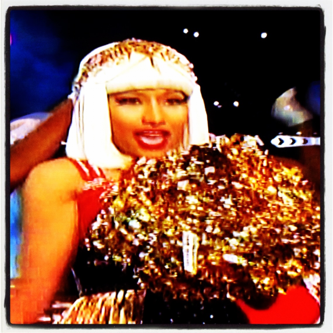 http://2.bp.blogspot.com/-vnb6c0r8rTM/Ty86sx819WI/AAAAAAAAJdc/EilMXt1Pmck/s1600/iPhone+Instagram+Photo+MADONNA+HALFTIME+SUPERBOWL+2012+NICKI+MINAJ.JPG