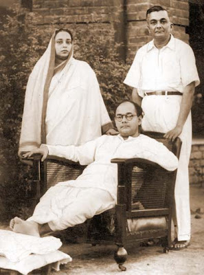 nethaji with his brother and wife