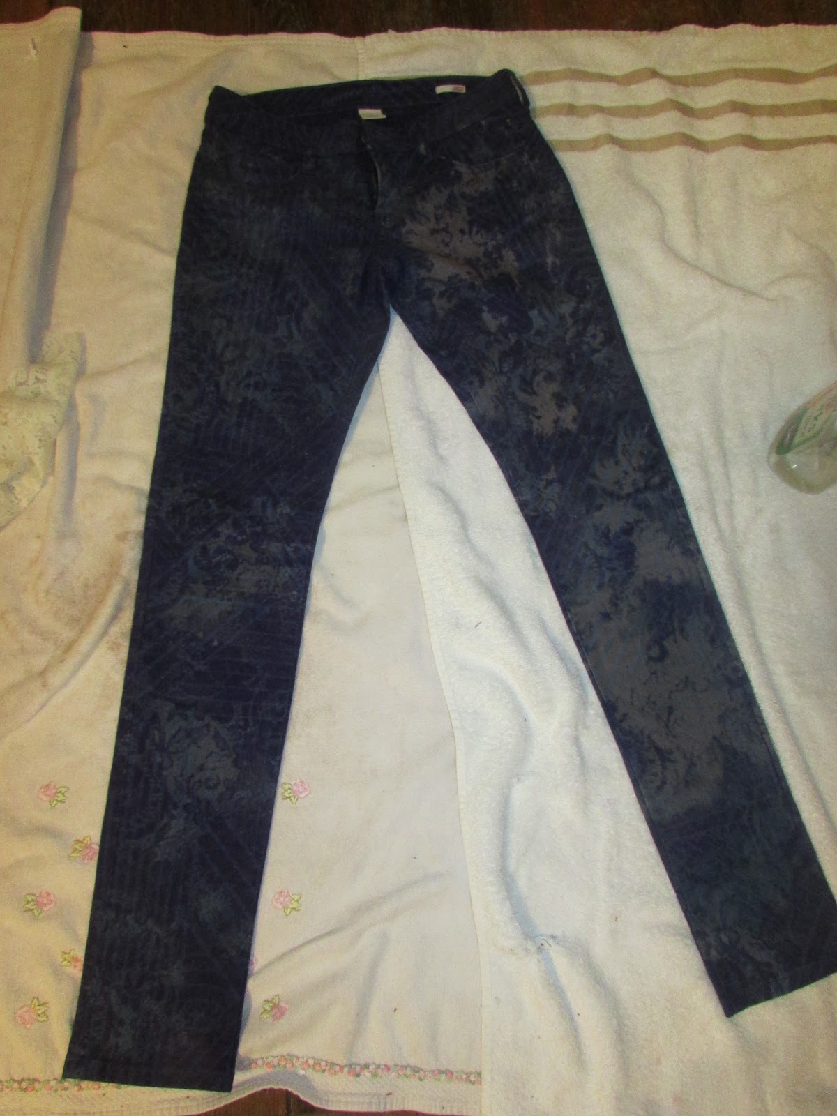 DIY Bleaching Jeans following wonderland