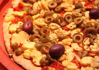 Pizza de Champignon com Azeitonas Pizza de Champignon com Azeitonas (vegana)