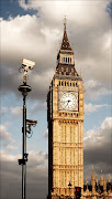 Big Ben is a chiming clock, located at the northeastern end of the Houses . (big ben in london )