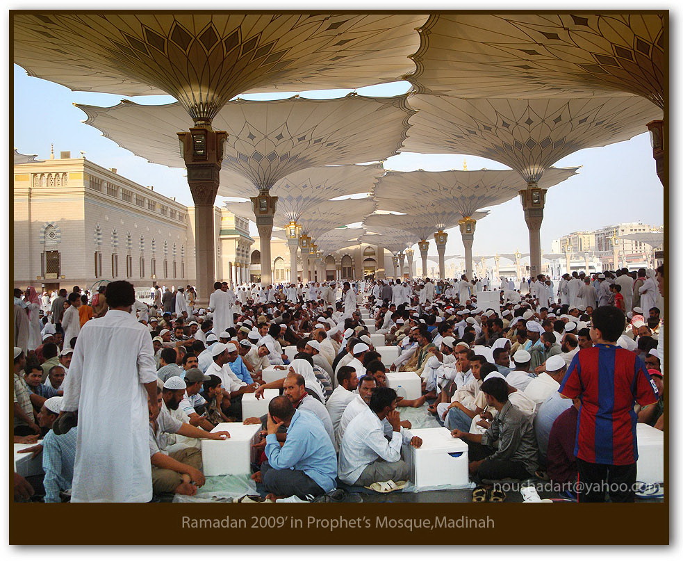 http://2.bp.blogspot.com/-vpvuG3IkQ5U/TlI2PkcbyjI/AAAAAAAAB9U/HZdZwUPbJvE/s1600/prophets-mosque-ramadan-iftar.jpg