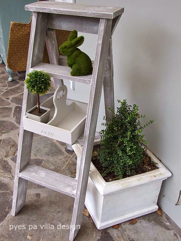 Pyes Pa Villa Design Vintage Ladder with chalk paint Dry Brush Technique