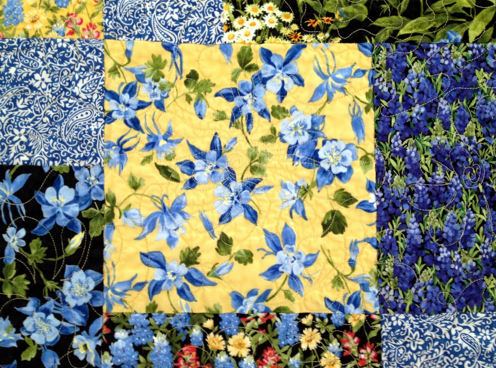 Starwood Quilter Disappearing 9Patch Texas Wildflowers Tablecloth