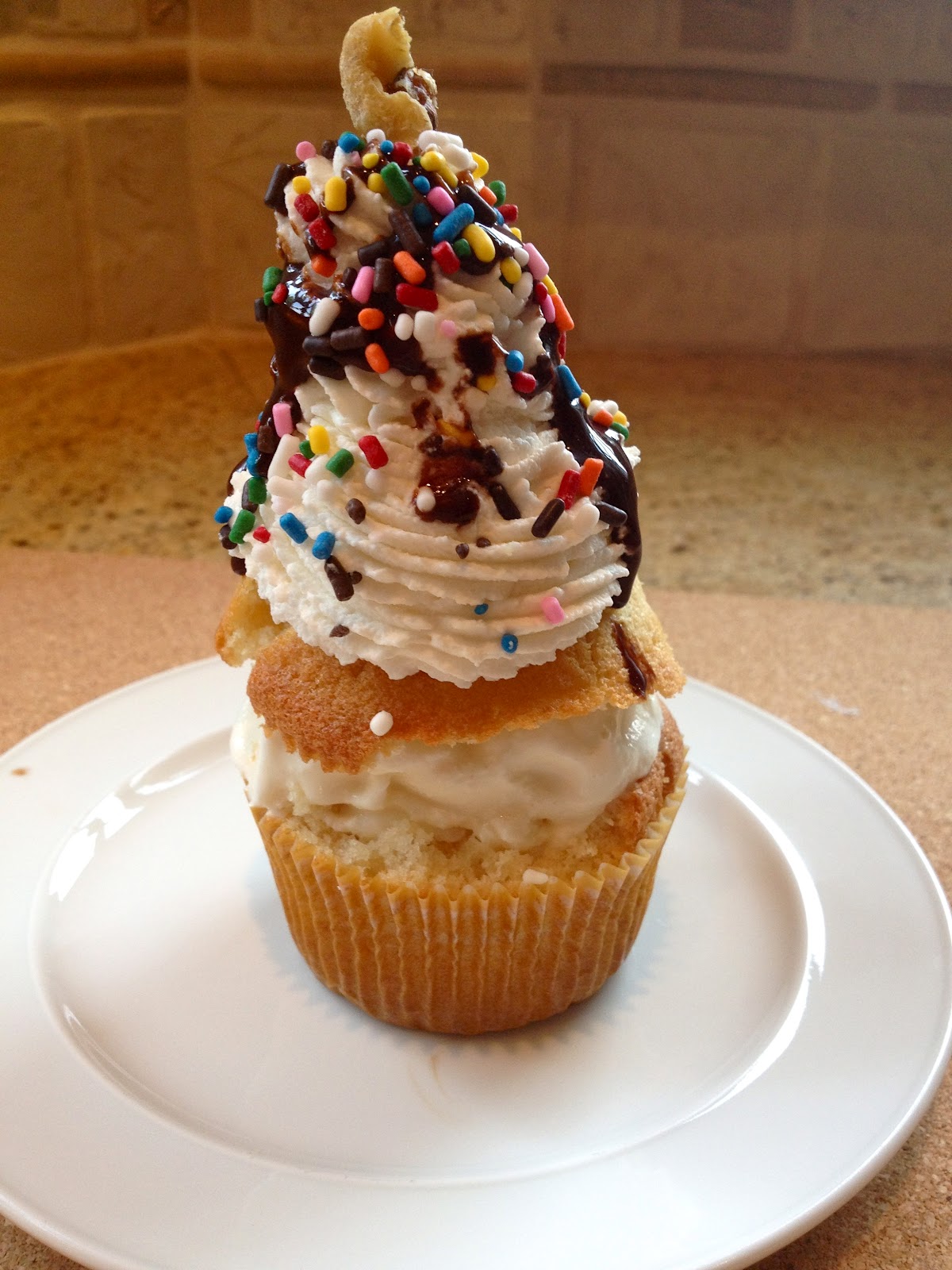 Hungree Girl Ice Cream Sundae Cupcakes