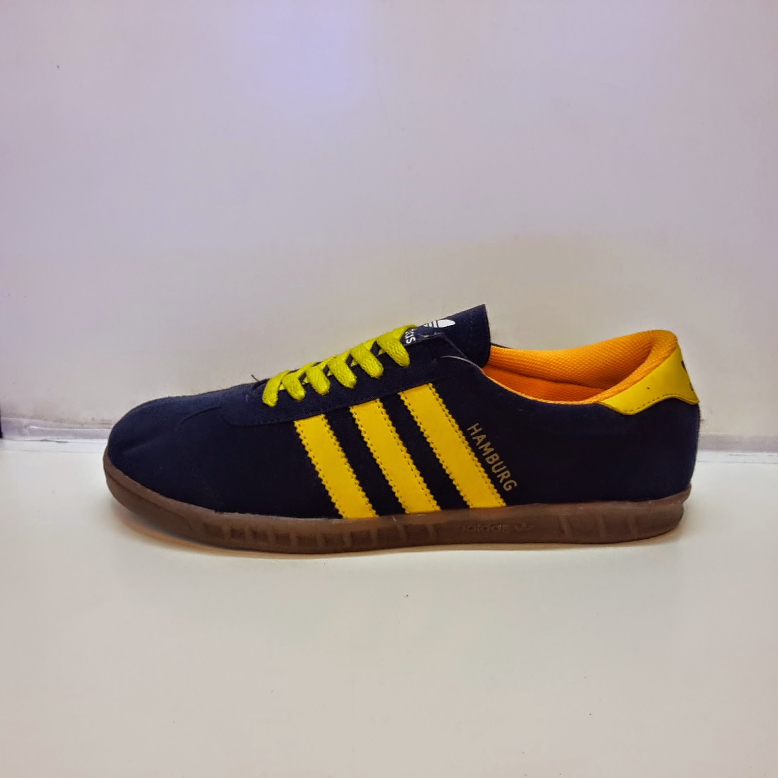 harga sepatu adidas hamburg