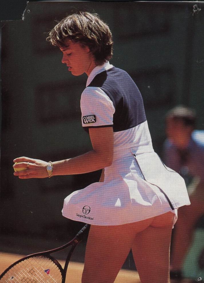 Выбритая щелочка девушки в корсете