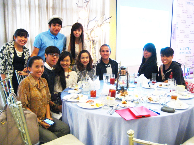 ALCATEL: "Everything I need in one phone!" — Anagon