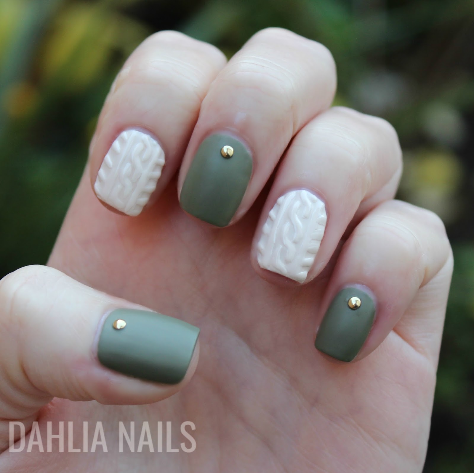 2019 year - Cable Knit Sweater Nail Art Trend Is So Perfect for Winter 2019 year