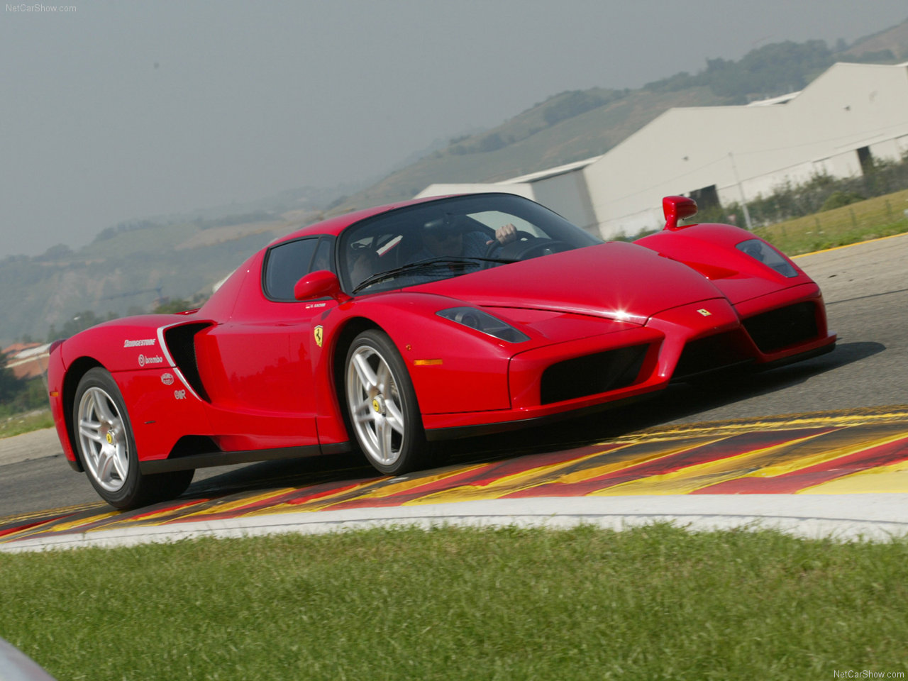 http://2.bp.blogspot.com/-vvR0cPEnCuI/TYoHJNBBAbI/AAAAAAAAC9I/TCxpJ5E4eGs/s1600/Ferrari-Enzo_2002_1280x960_wallpaper_03.jpg