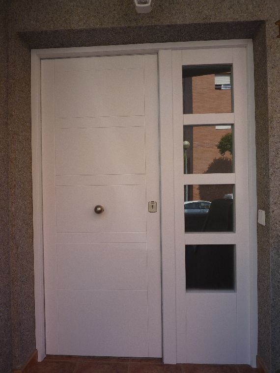 CARPINTERIA, MUEBLES A MEDIDA: Puerta de Entrada.