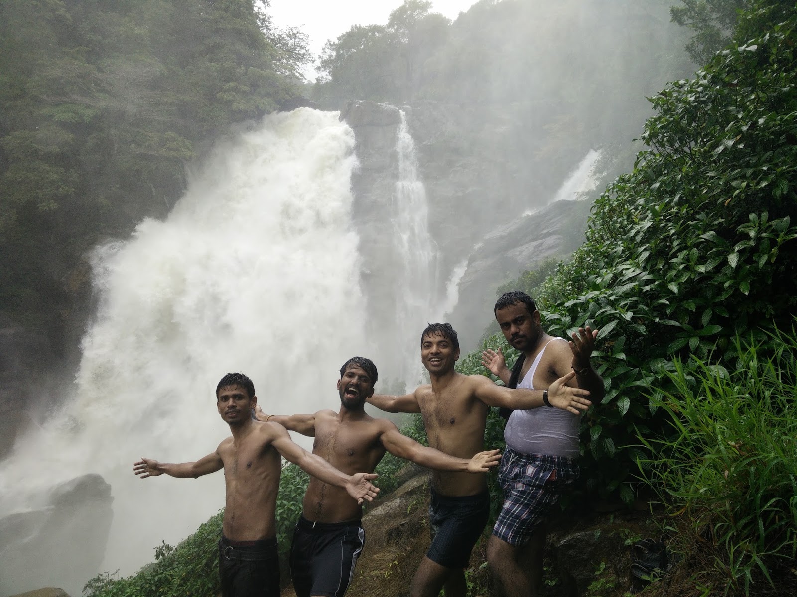 ಅನಂತ ಪ್ರಣಯ (Ananta Pranaya): ವಾಟೆ ಹಳ್ಳ ಜಲಪಾತ (Waate Halla Falls)