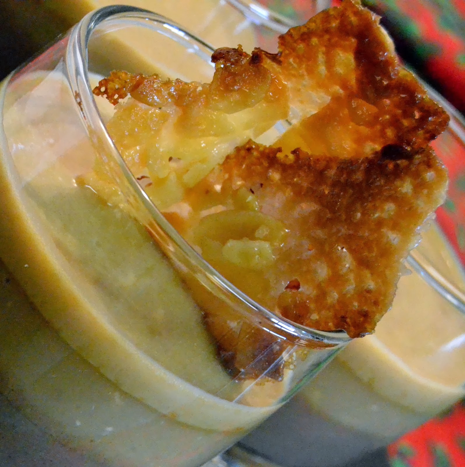 Panna Cotta de Chocolate Negro, Toffee de Laranja e Creme de Café, decorado com Florentines Panna Cotta de Chocolate Negro, Toffee de Laranja e Creme de Café, decorado com Florentines