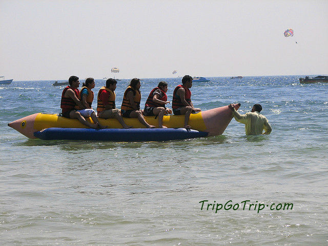 banana boat ride at baga beach tripgotrip your perfect travel partner banana boat ride at baga beach tripgotrip your perfect travel partner