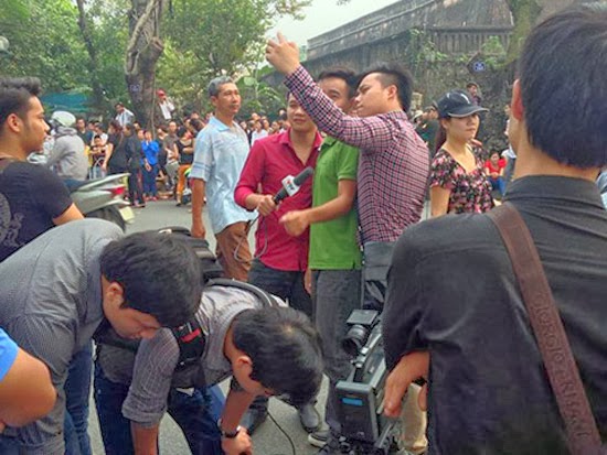 3 thanh niên tự sướng trong ngày quốc tang đã nhận lỗi