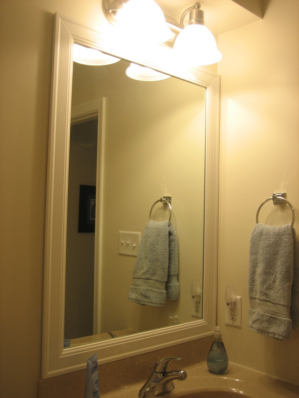 Elizabeth & Co.: Framing Bathroom Mirrors