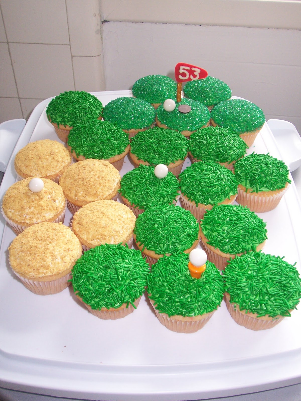 UNIQUELY CUPCAKED Golf Cupcake Cake