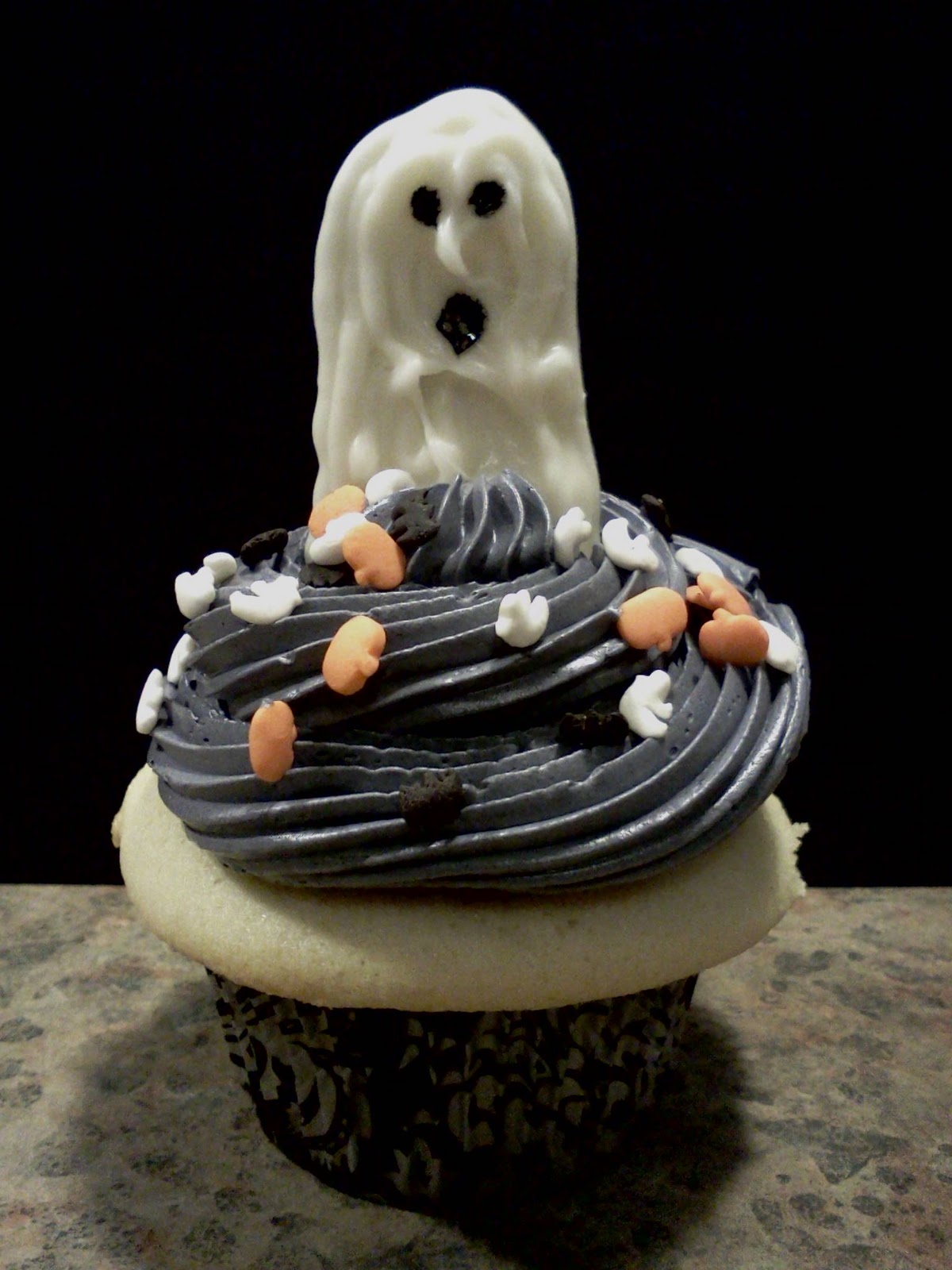 Lindy's Bayside Confections Halloween Cake and Cupcakes