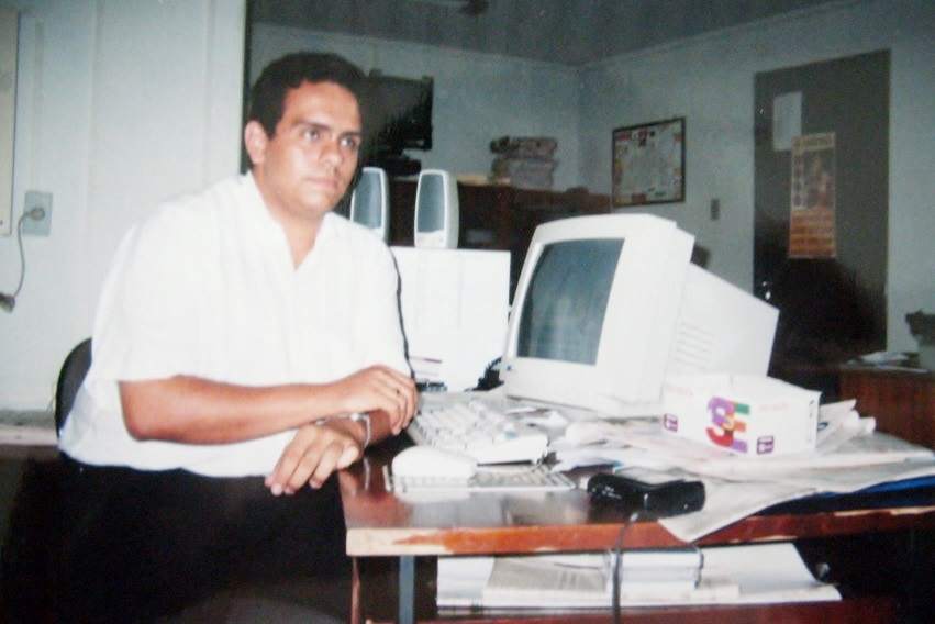 Sala De Redacao Na Tv Ao Vivo ~ (nesta foto, na sala de redação e, acima, no estúdio ao vivo Sala De Redacao Na Tv Ao Vivo ~ (nesta foto, na sala de redação e, acima, no estúdio ao vivo