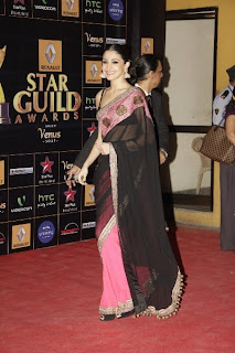 Stills : Anushka Sharma at the Star Guild Awards-2013