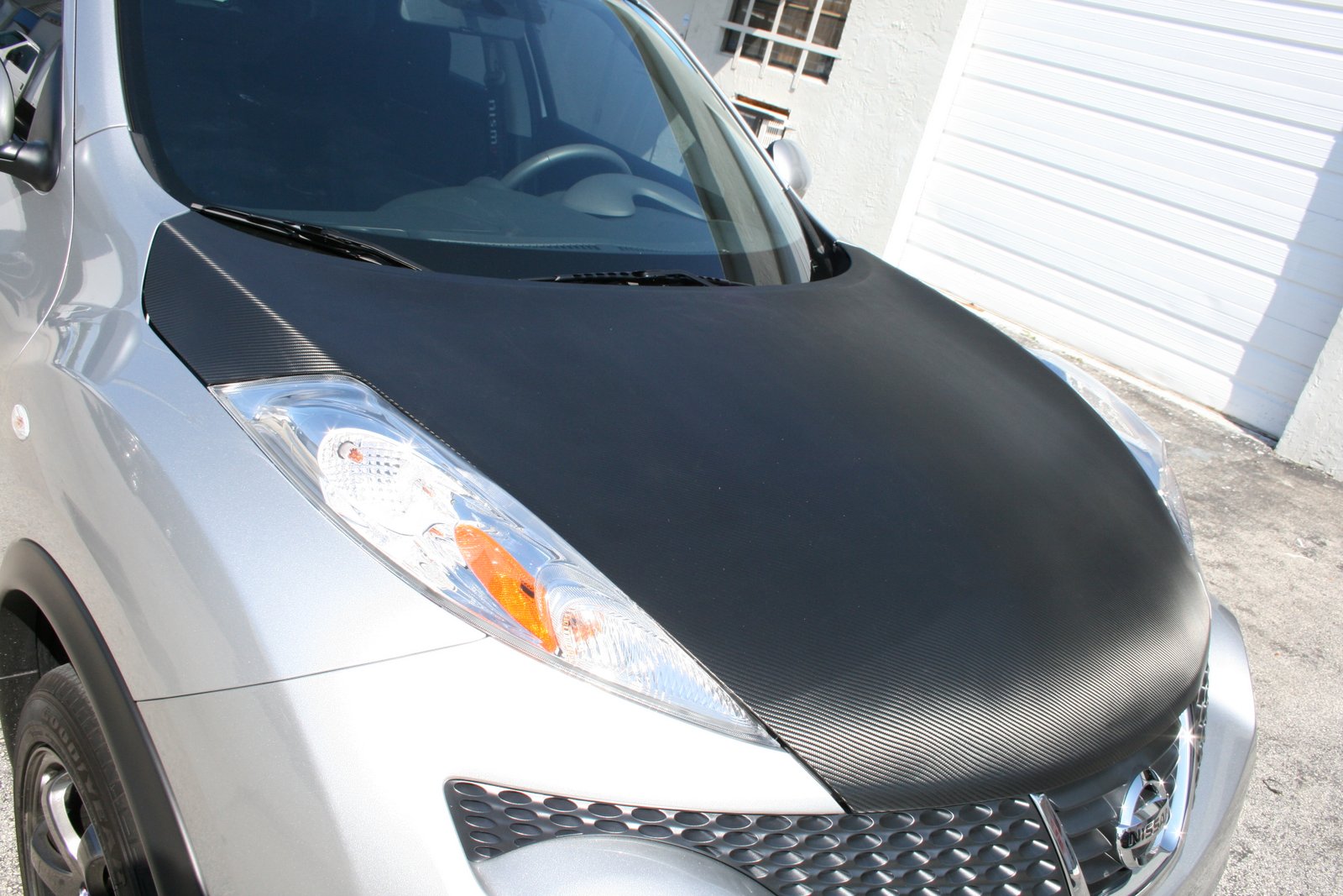 Nissan Juke 3M Carbon Fiber Vinyl Hood & Roof Wrap. Carbon Fiber Vinyl Wrappping by 3M CERTIFIED