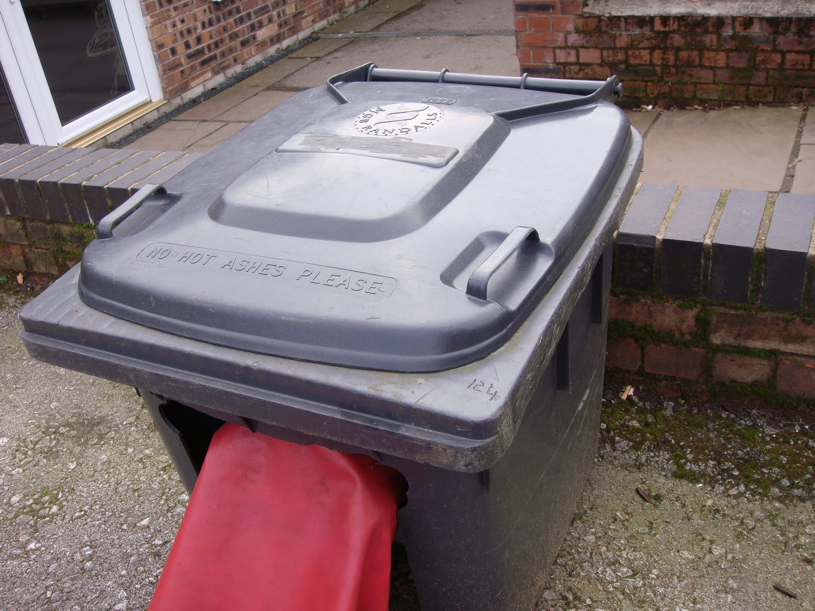 101 uses for a............... 101 uses for a wheelie bin