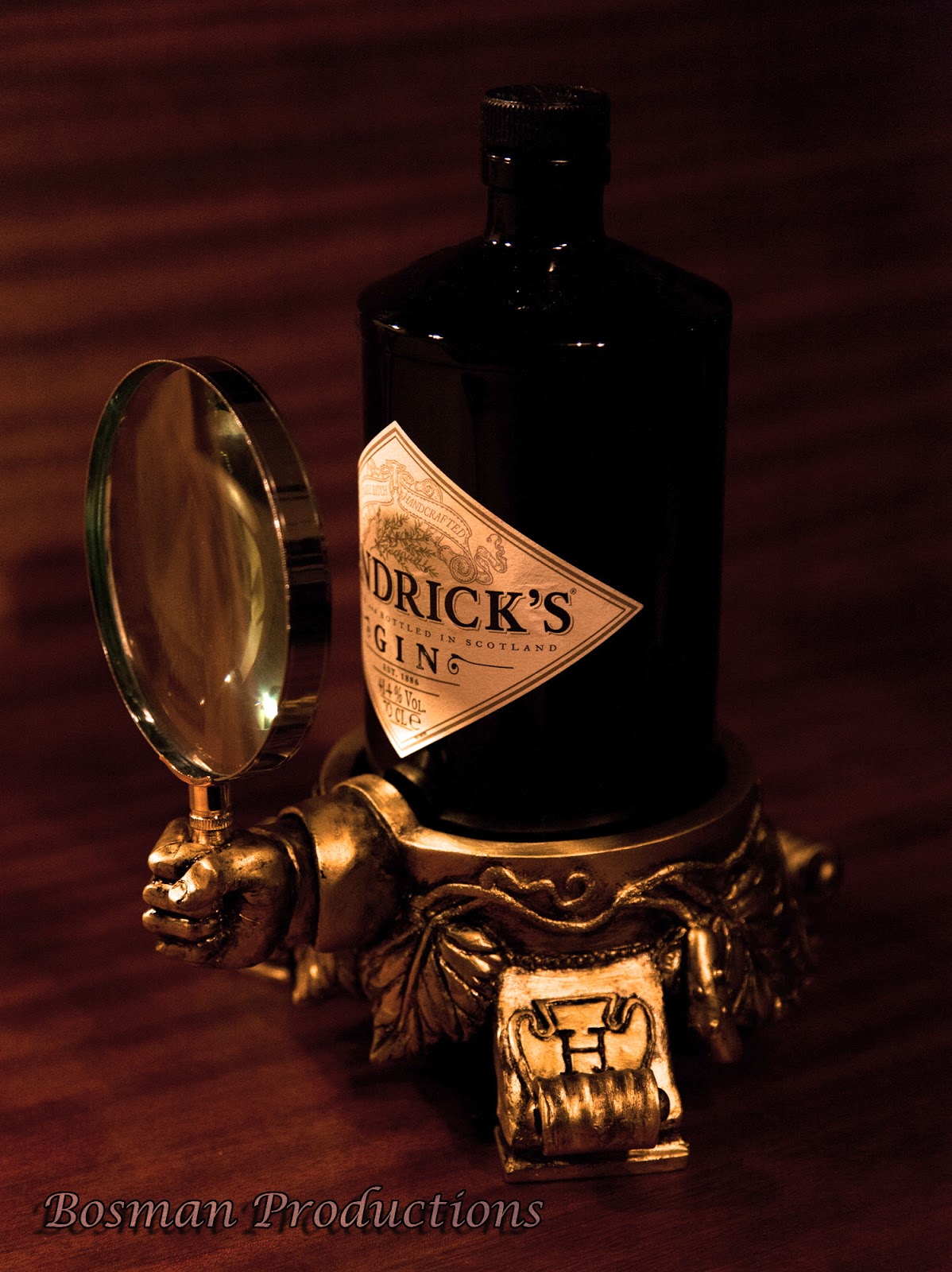 Hendricks Gin Stand Glorifier Magnifying Glass Bottle Holder *RARE* new in box