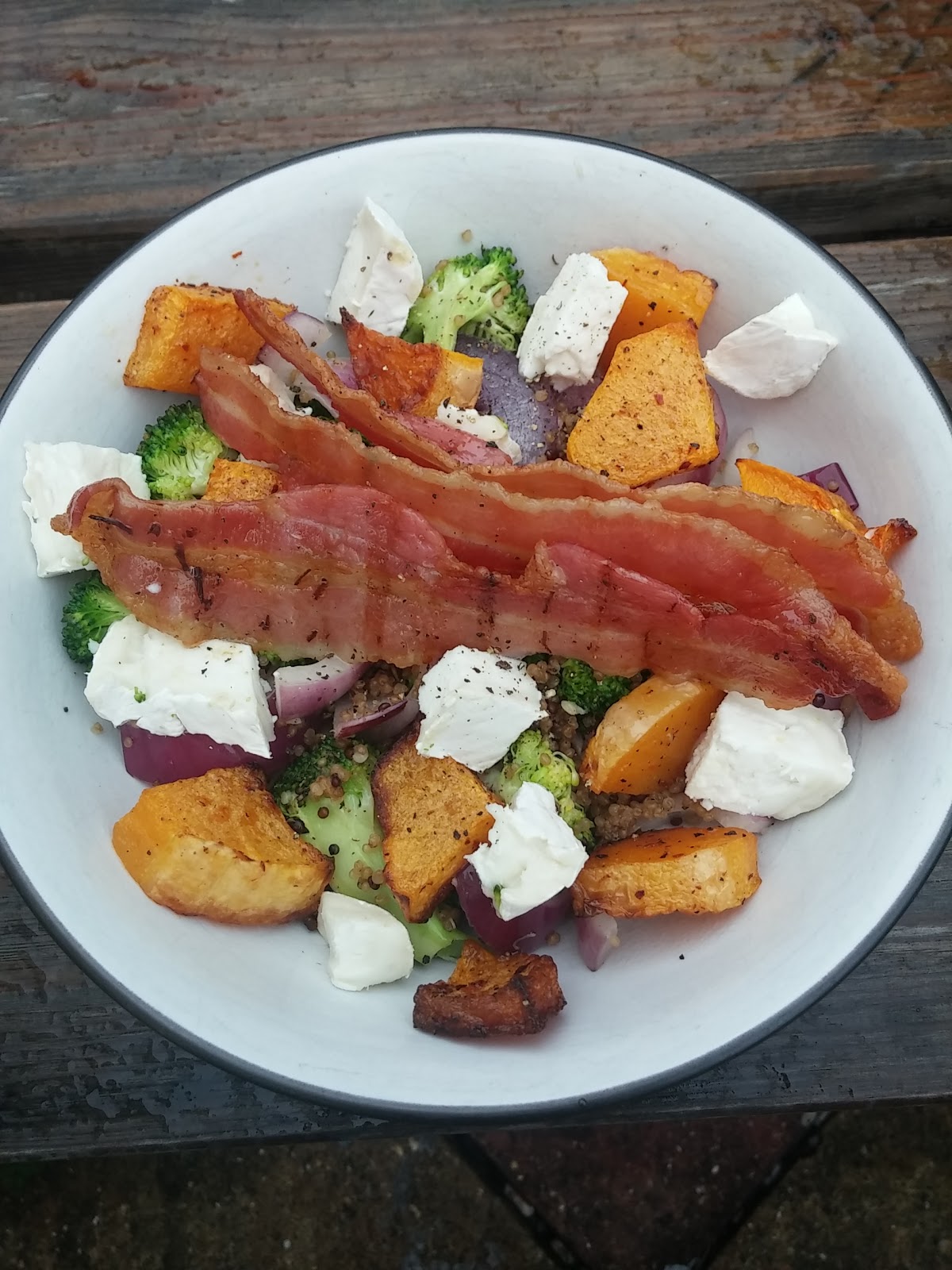 Roasted butternut squash, broccoli, red onion, creamy goat's cheese, finished with crispy bacon and sesame oil