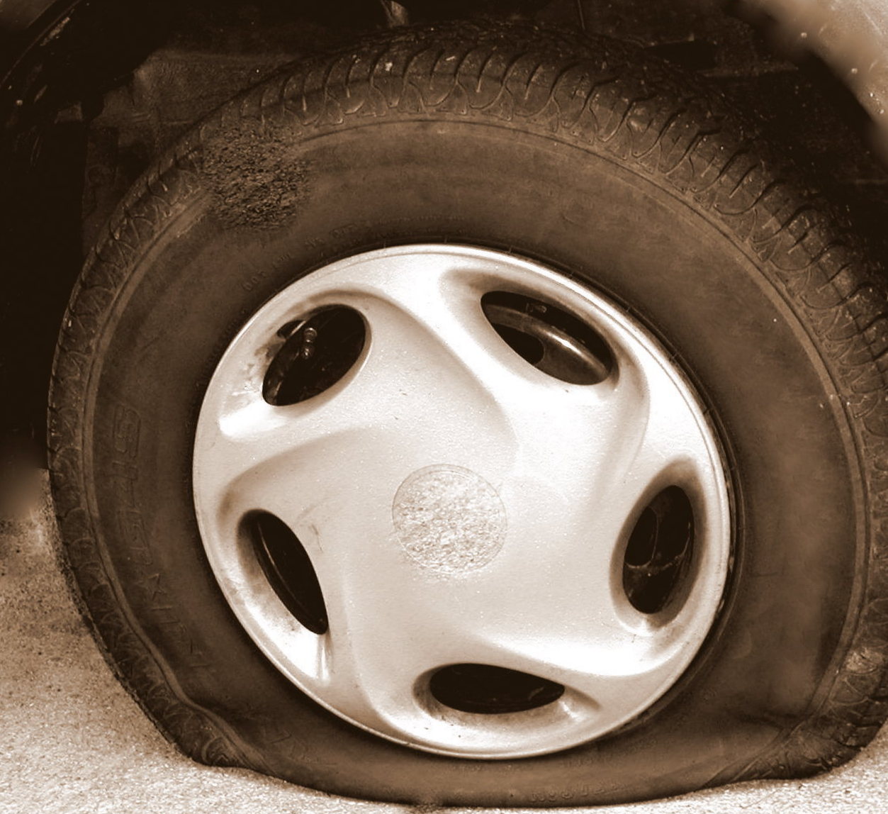 List 105+ Pictures Picture Of A Flat Tire On A Red Car Sharp