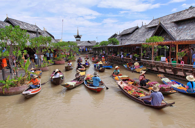 Pattaya floating market No tour and travel package to Pattaya is complete without hitting the well-famed floating market. You can discover intricate handicrafts of Thailand, some mouth-watering authentic Thai food and what's unique is that you will be floating through the market. This unconventional experience is something that will stand out in your entire trip to this beautiful city