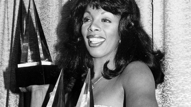 style code iconic tribute donna summer passes away at age 63 who sings she works hard for her money