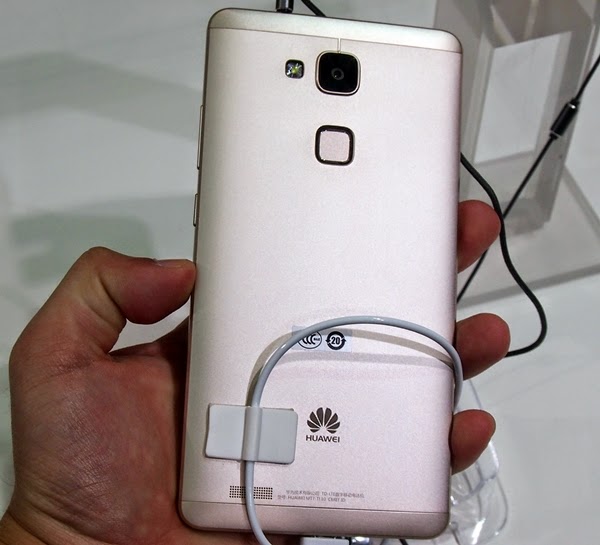 Smartphone Pemindai Sidik Jari Huawei Dibanderol RP2 Jutaan Smartphone Pemindai Sidik Jari Huawei Dibanderol RP2 Jutaan