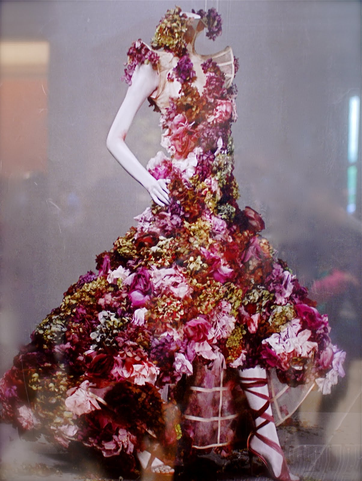 NYC ♥ NYC "Alexander McQueen Savage Beauty" Exhibition Draws Big