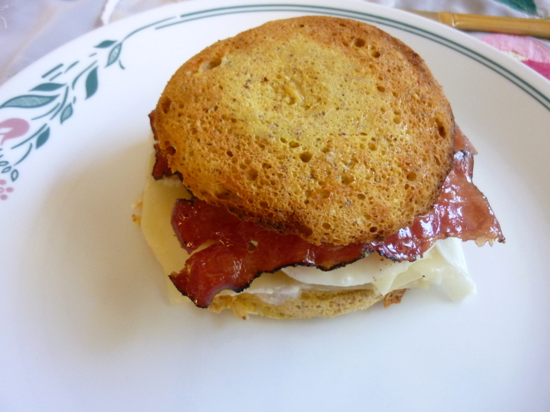 SPLENDID LOWCARBING BY JENNIFER ELOFF Egg, Ham and Cheese Muffin (Egg
