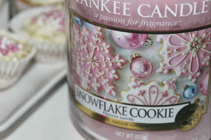 Yankee snowflake cookie candle reviews Yankee Snowflake Cookie Candle Review | The Sunday Girl