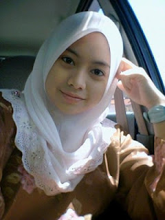Foto Cewek Berjilbab Cantik Manis Seksi