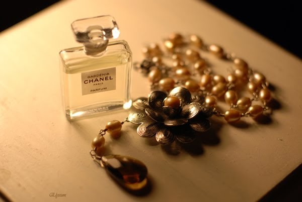 SAMPLE .. Chanel, Gardénia, Gardenia, DECANTED SAMPLE from Flacon, Parfum  Extrait, 1925, Paris, France ..