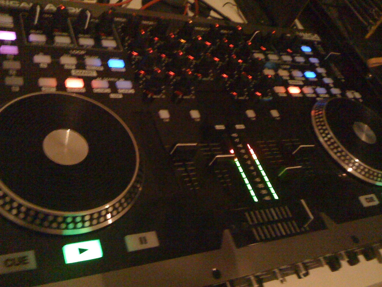 MixingDJ - Live DJ Sets DJ Mixes to Listen and Download
