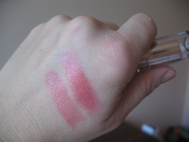 L'Oreal-Caresse-Rebel-Red-lipstick-review-02