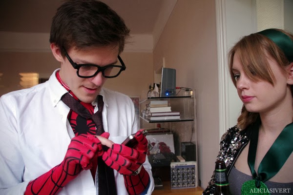 aliciasivert, alicia sivertsson, alicia sivert, spider-man, spindelmannen, superheroes, superhero, supervillains, supervillains, villain, marvel, comics, maskerad, utklädnad, dräkt, utklädd, personalfest, fest, masquerade, diy, do it yourself, hemgjord, egengjord, self made, home made, homemade, glasses, 3d-glasögon, bio, outfit, party, petter parker, supersnällasilversara