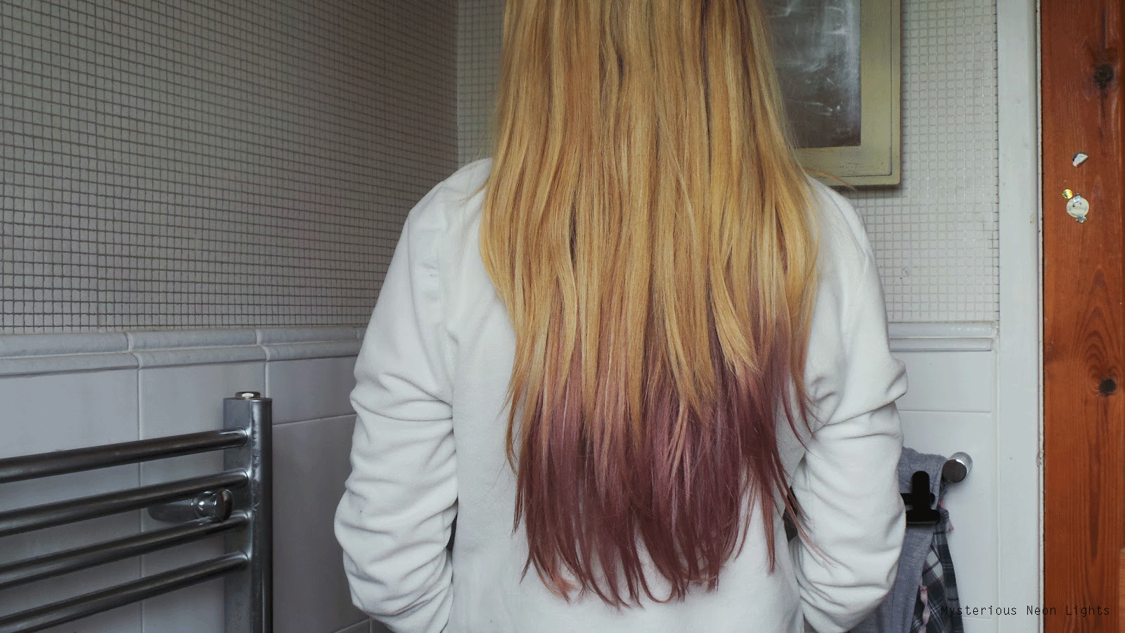 Mysterious Neon Lights John Frieda Everlasting Blonde Shampoo