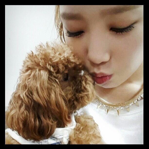 [Picture] 130511 Taeyeon Instagram Update: 'She kissed me '3' BORI♥'