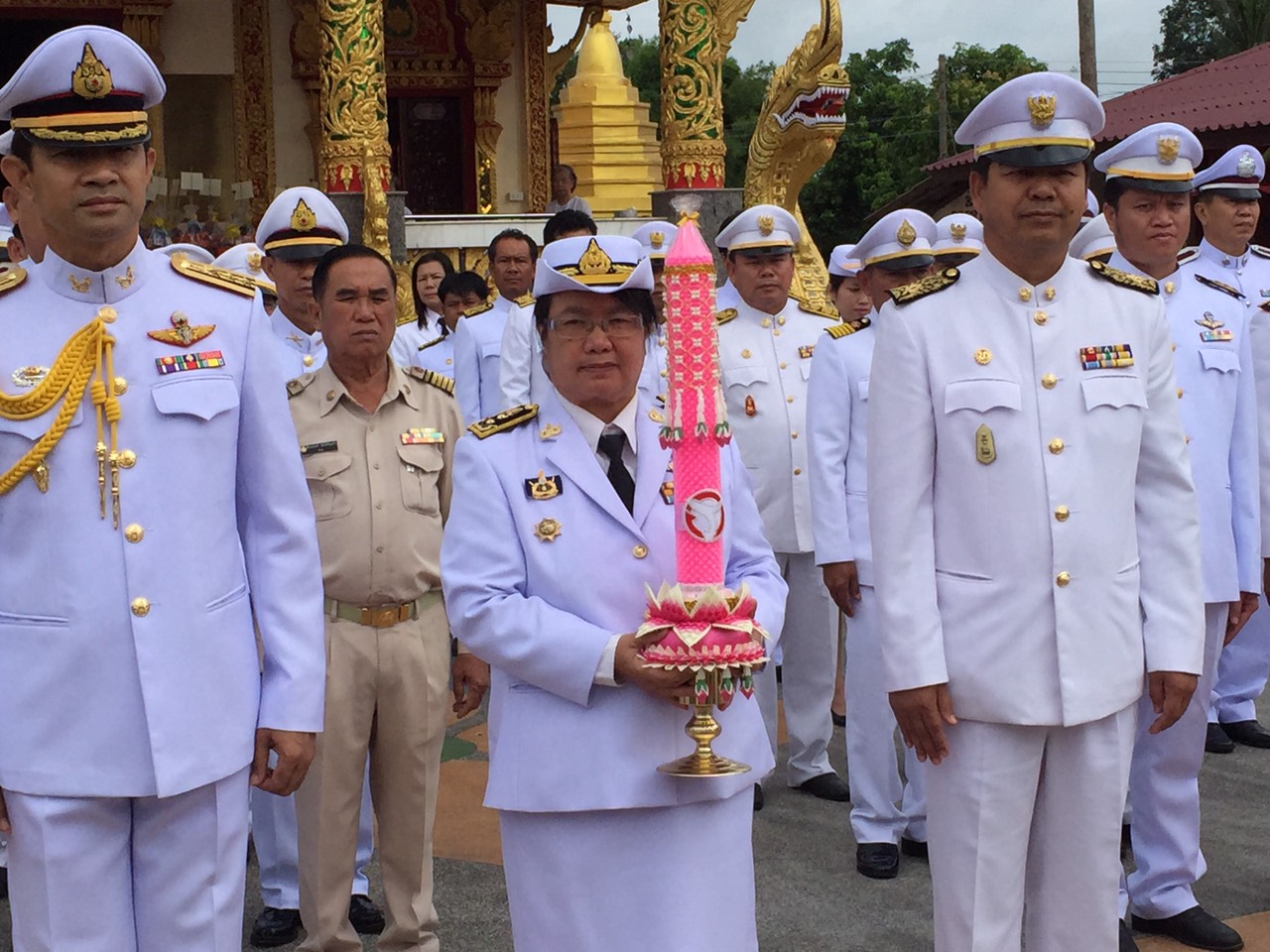 ถวายเทียนจำนำพรรษาพระราชทานที่วัดดงชัย