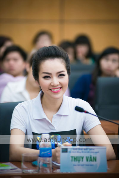 Áo thun đồng phục Giờ Trái Đất và á hậu Áo thun đồng phục Giờ Trái Đất và á hậu
