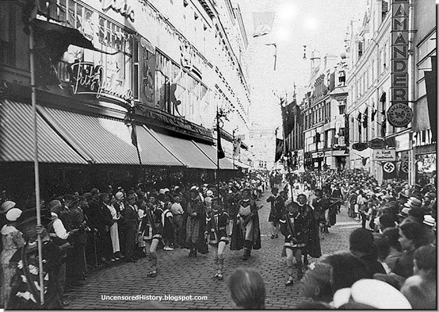  German holiday crowds in Koenigsberg 1935