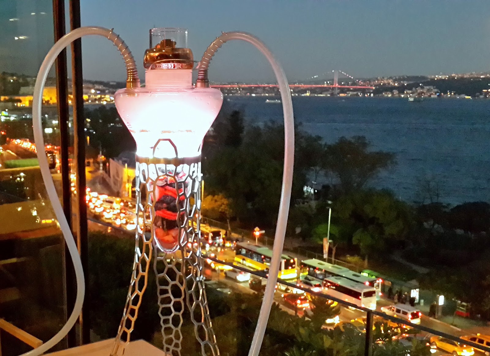 İstanbul'un En Yeni Panoramik Manzaralı Restoranı;''Lulu Hookah Lounge