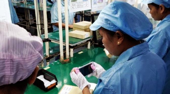 Smartphone 4G Made In Indonesia Ini Diproduksi di Batam Smartphone 4G Made In Indonesia Ini Diproduksi di Batam