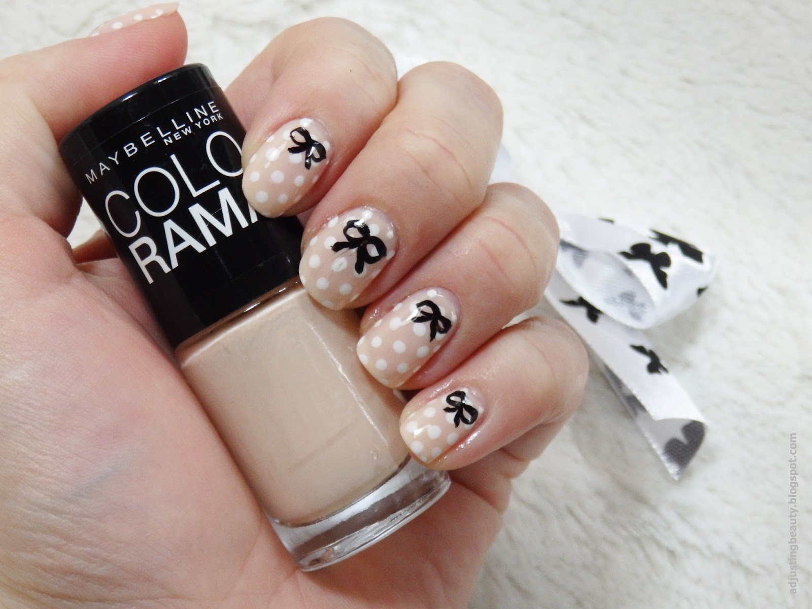 Gift wrapping my nails Adjusting Beauty